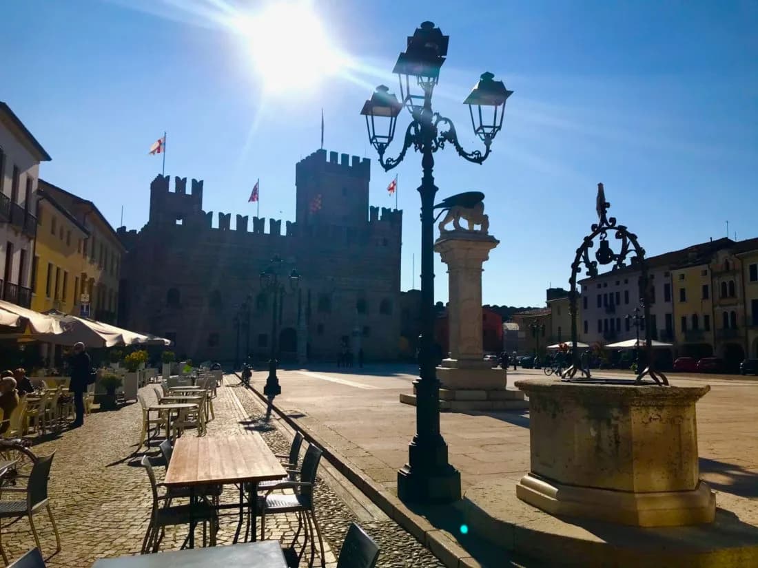 Marostica-tour-guida-turistica-scaled-e1677592502200